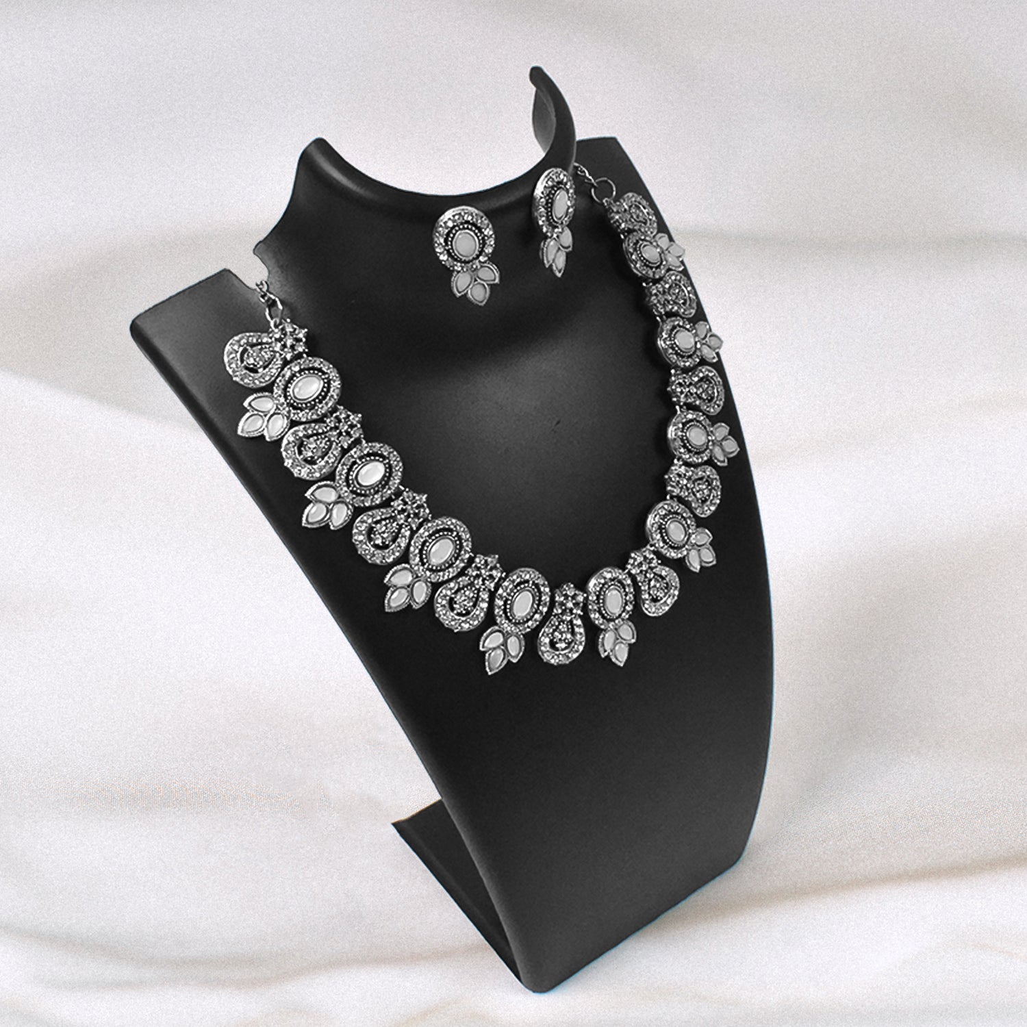 Diamond Necklace Set – Elegant Jewellery for Women | BW - Image 3