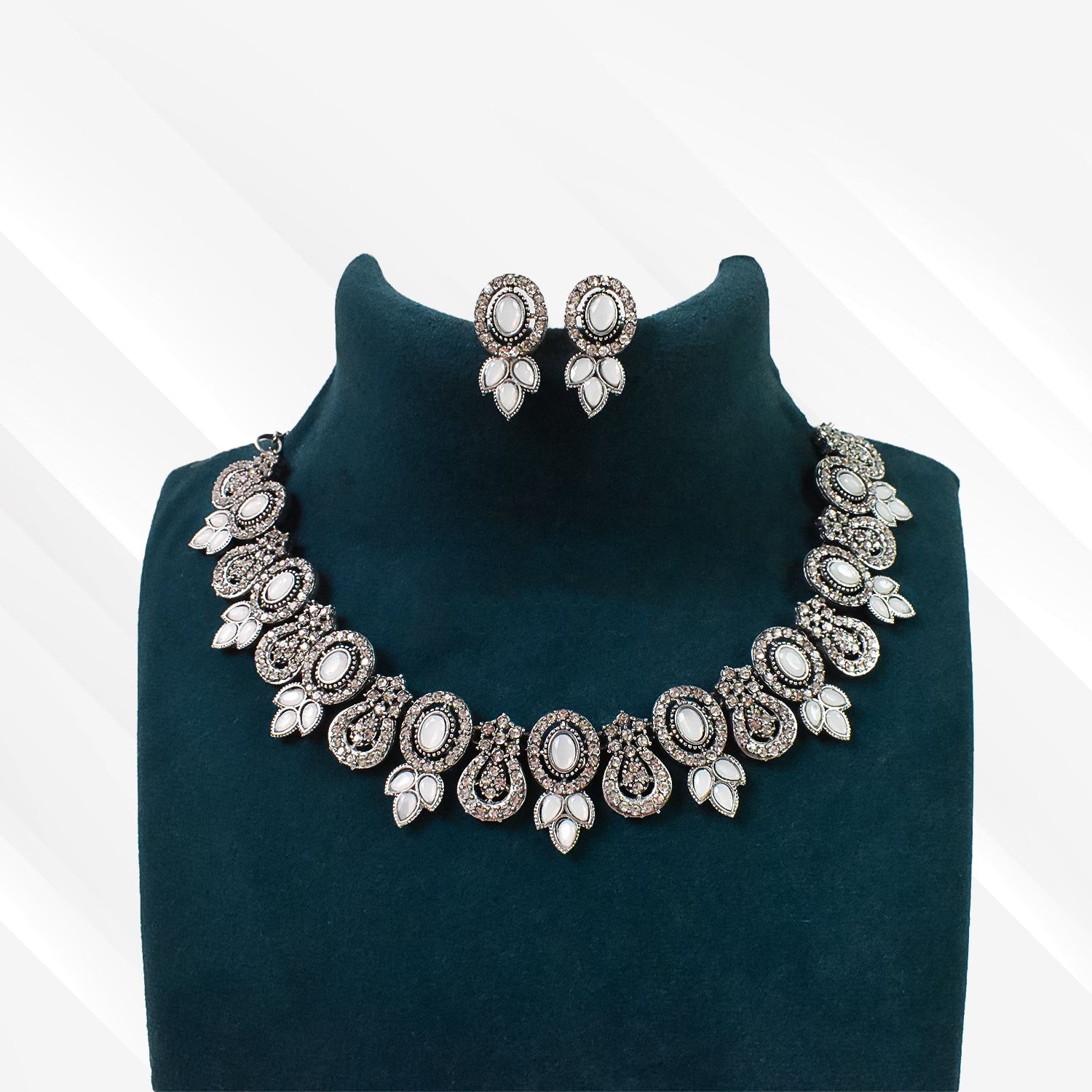 Diamond Necklace Set – Elegant Jewellery for Women | BW - Image 4