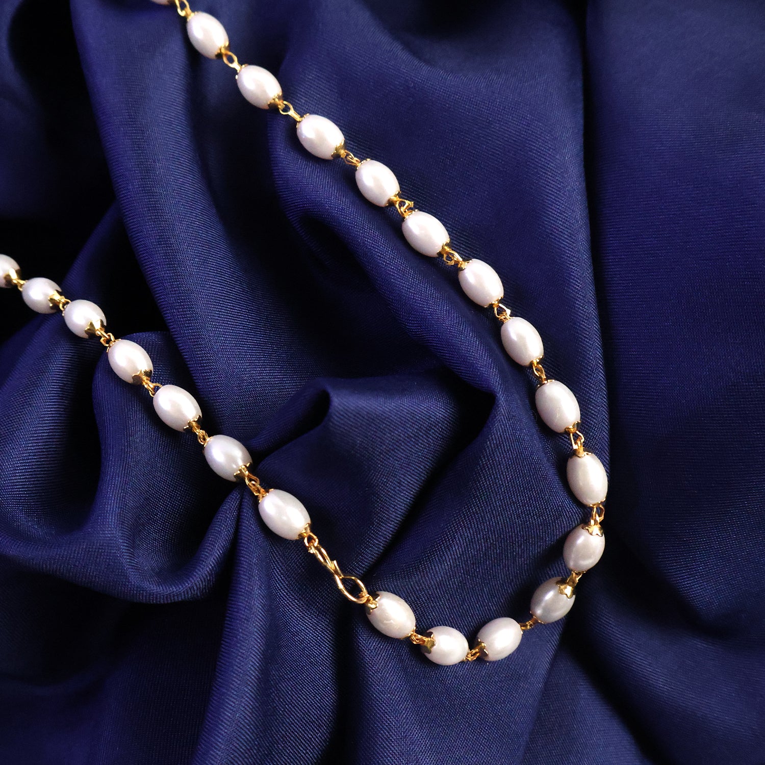 Pearl Beaded Necklace – Elegant Lightweight Gold-Tone Link Detail - Image 2