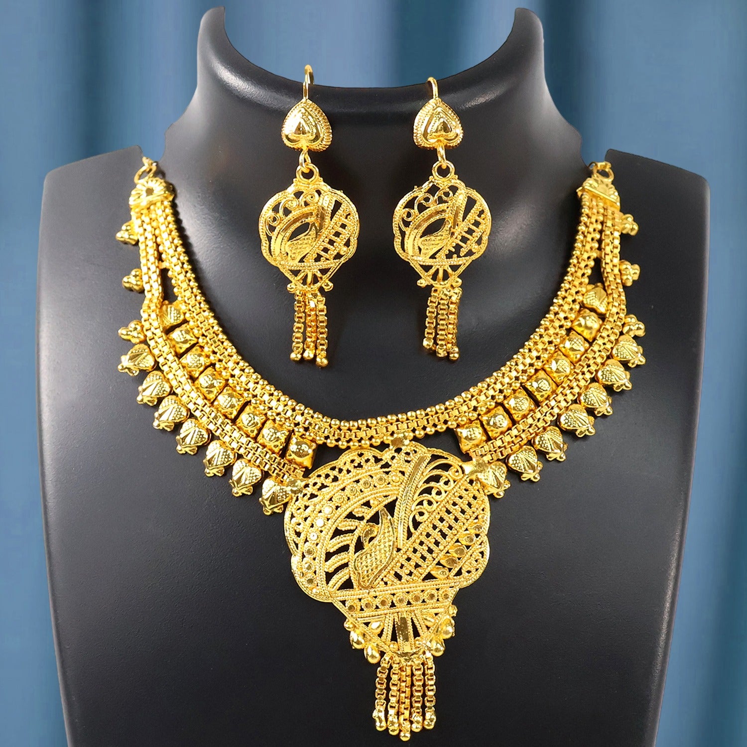 Gold Necklace Set with Earrings – Traditional Lightweight Jewelry