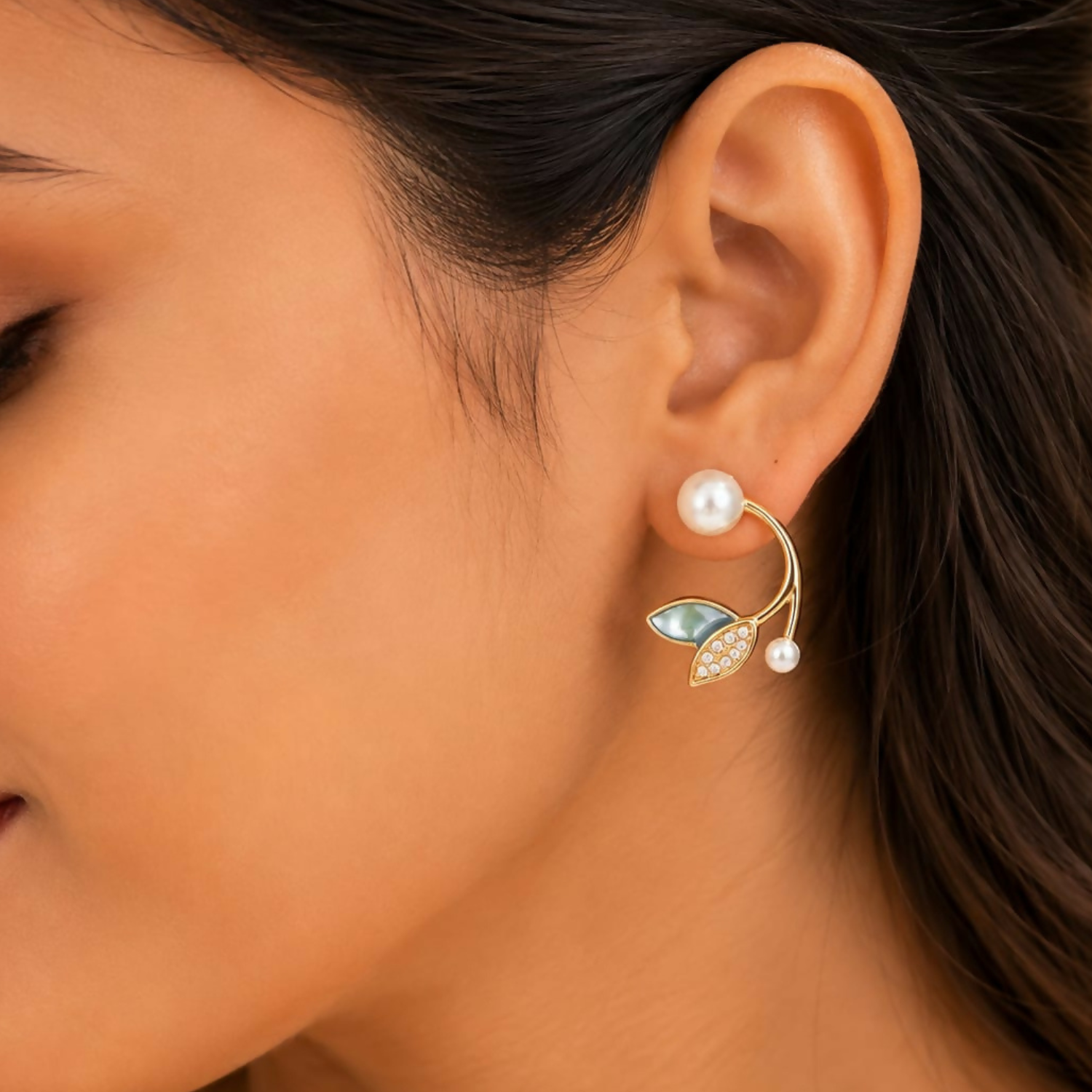 Luxury Pearl Leaf Design Stud Earrings with Crystal Accent for Women Party Wear Pair - Image 4