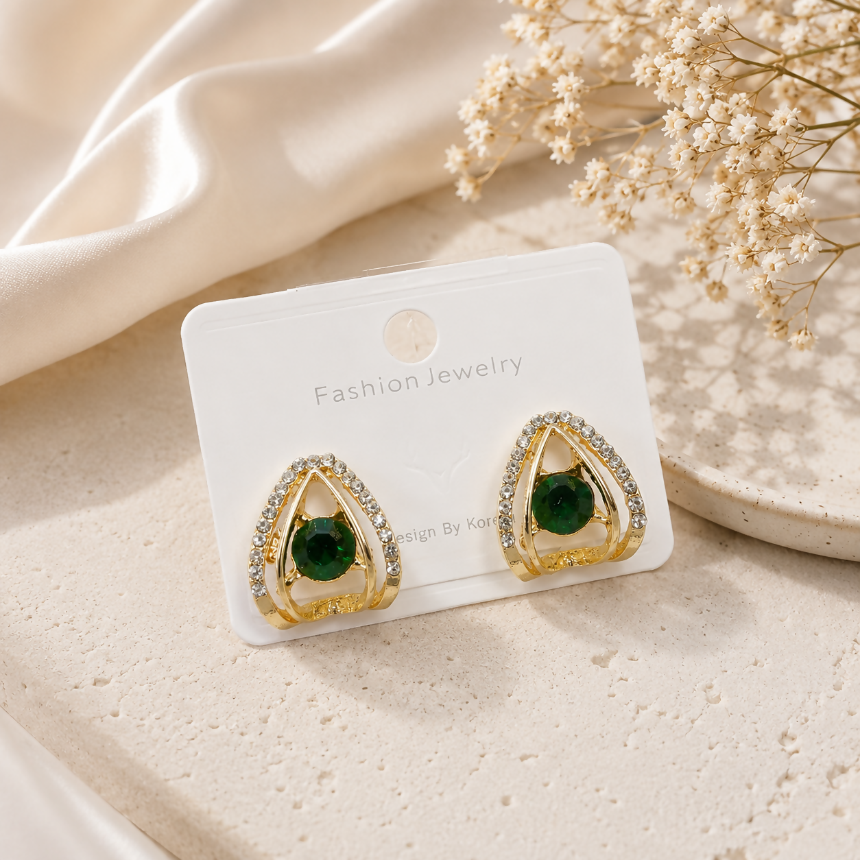 Elegant Gold-Plated Emerald Green Rhinestone Teardrop Stud Earrings